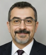 الأستاذ اسامة موريس